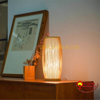đèn tre để bàn kiểu trụ nhỏ