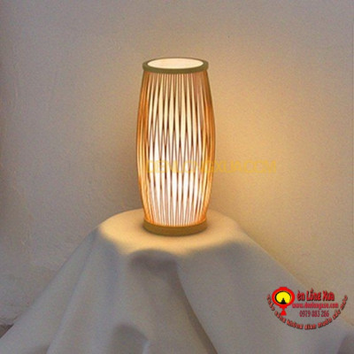 đèn tre để bàn kiểu trụ đứng