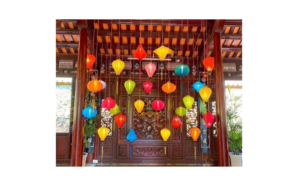 Tạo Điểm Nhấn Ấn Tượng: Thiết Kế & Thi Công Bức Tường Đèn Lồng Trang Trí Nhà Hàng (1000+ Từ)