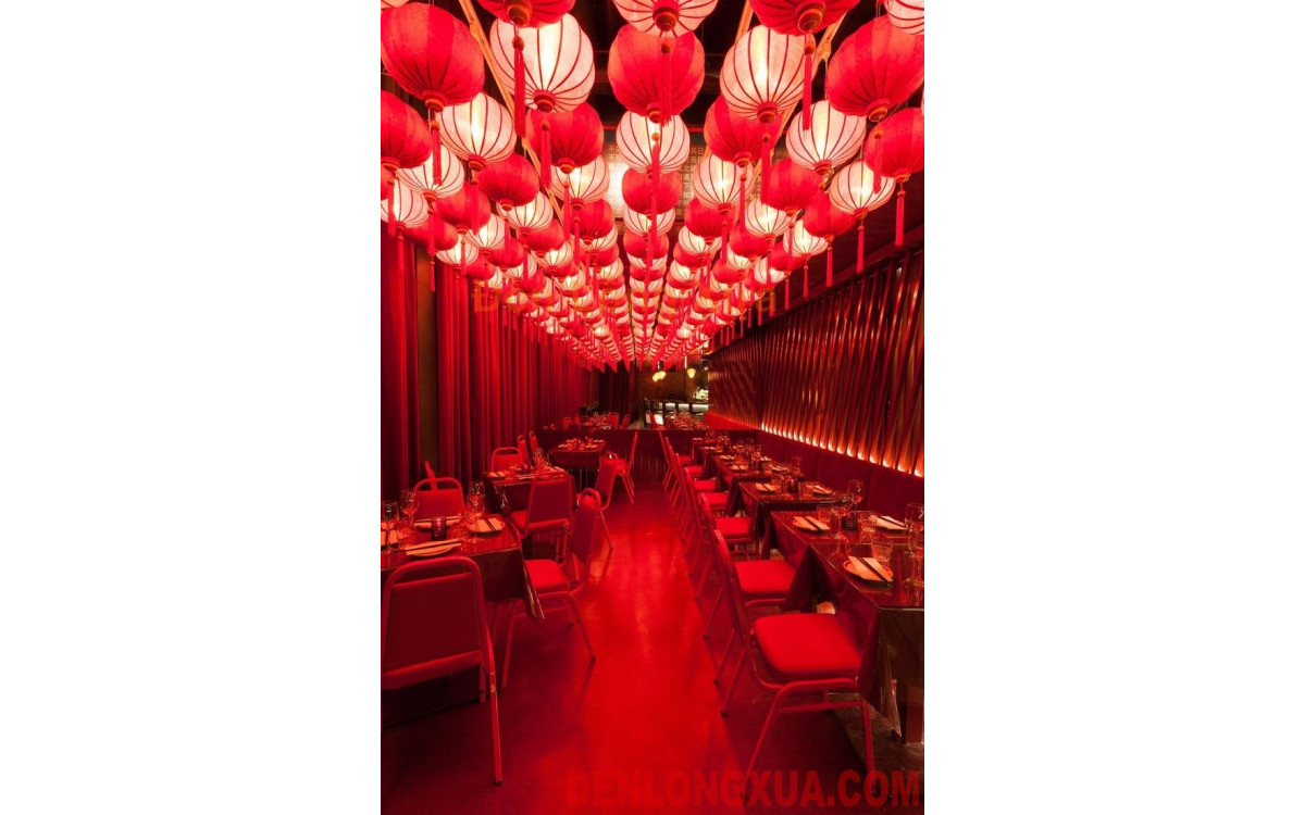 Đèn lồng đỏ trang trí làm đẹp không gian nhà hàng phong cách Hồng Kông